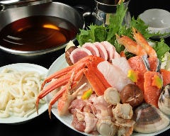 【2時間飲み放題・寄せ鍋コース】蟹や鴨など冬食材の寄せ鍋とお造り・焼もの 茶碗蒸しも楽しめる　7,920円