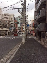 「西横浜駅入り口」の交差点を右に曲がるとすぐです！
