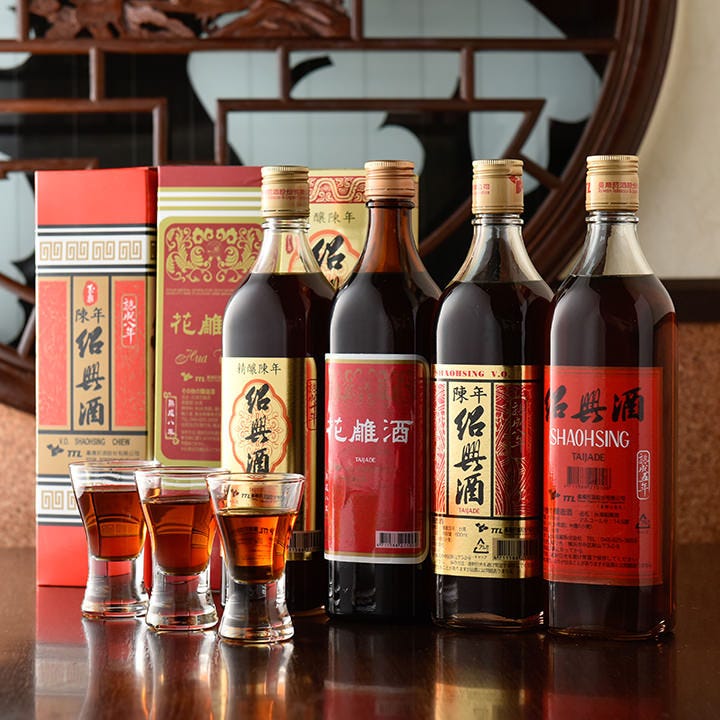 台湾紹興酒は三年～十年物までご用意。中国紹興酒と飲み比べも◎