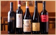 赤ワインはイタリアワインを中心に様々なワインを取り揃えております。