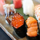 職人技のお寿司が人気です。
新鮮な魚介をあますところなくお楽しみください。