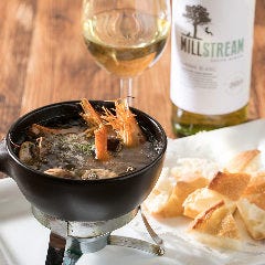 「天使の海老」3本と北海道産ブラウンマッシュルームのアヒージョ