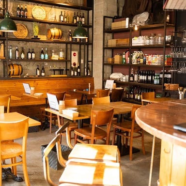 炭焼ワイン酒場 Sante(サンテ)_【店内貸切:45名様~】シャンデリアが煌めくワインバル風空間を貸切で!