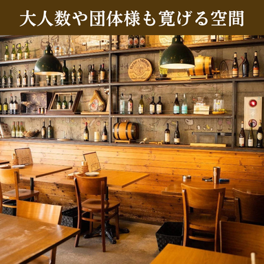 炭焼ワイン酒場 Sante(サンテ)_落ち着いた雰囲気の店内で楽しむ