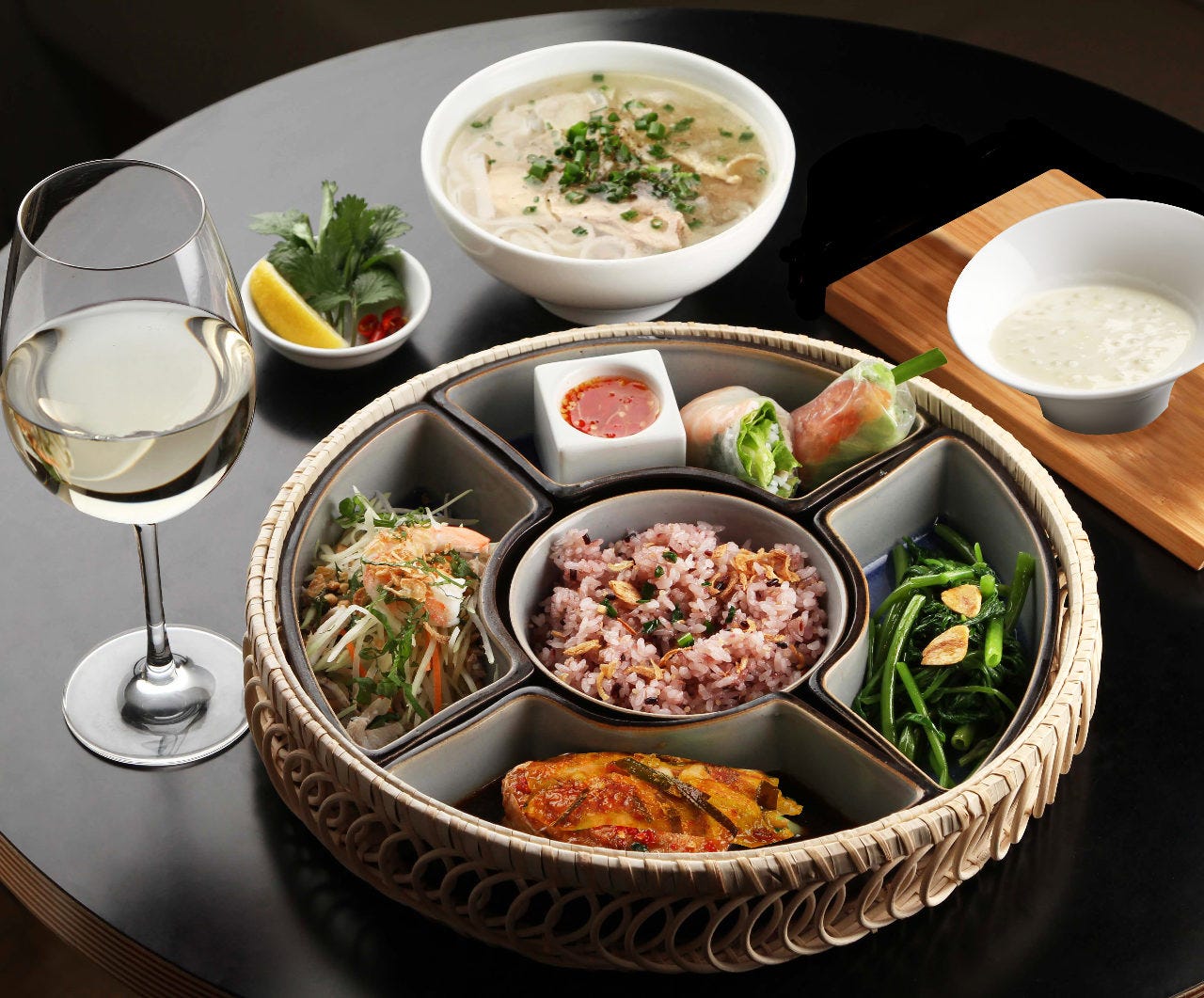 ロータスパレス 博多店のドリンク付き ベトナムかごセット