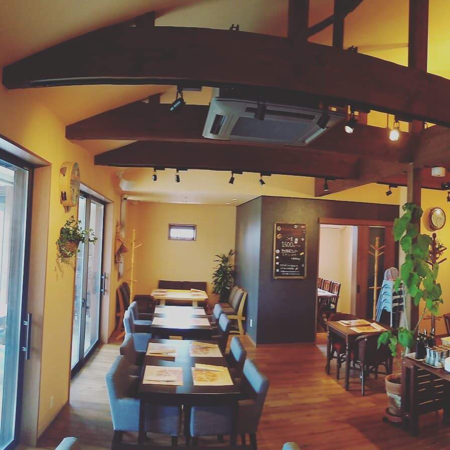 PIZZERIA ICARO の店内