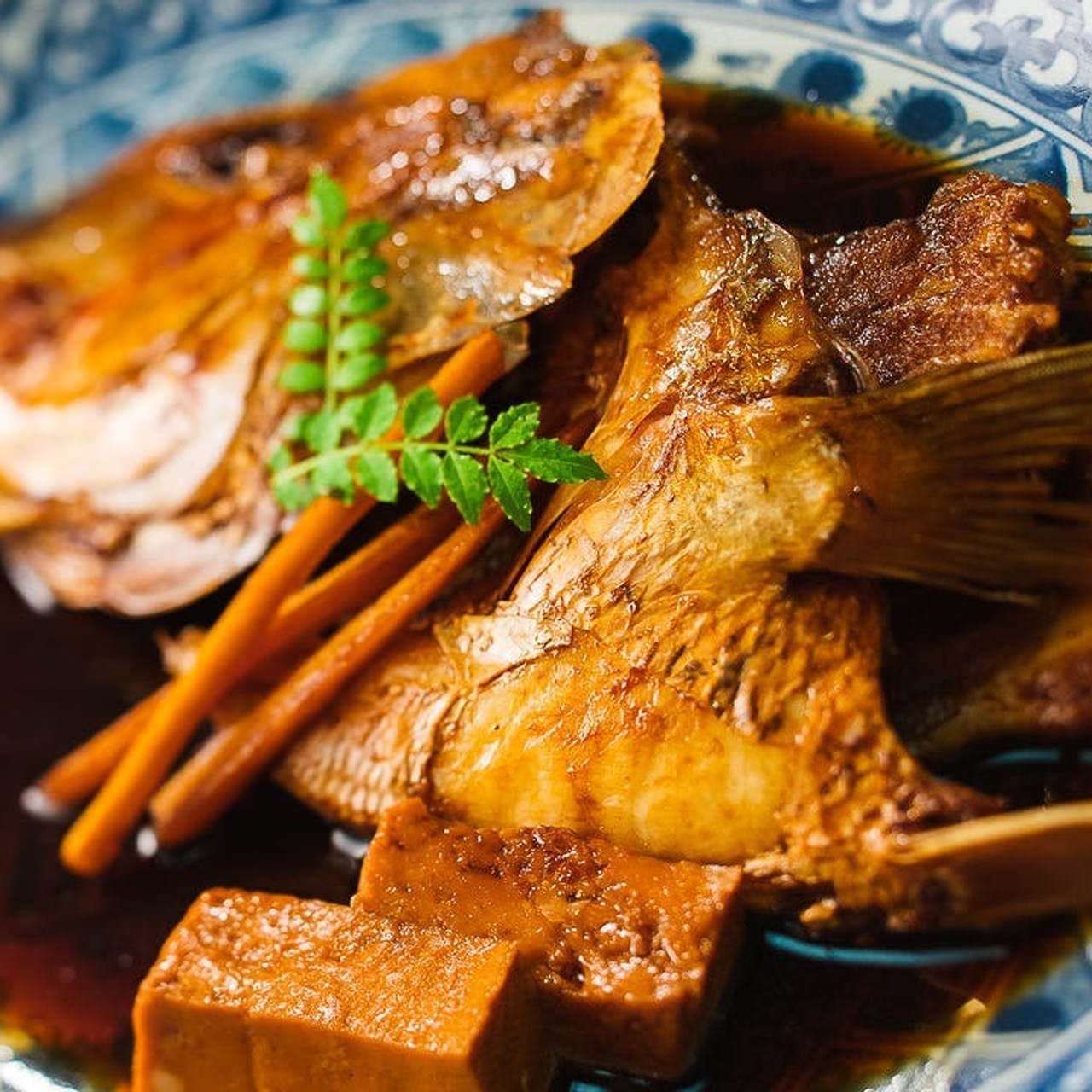 活鮨 魚發（はつ） 神戸三宮_握りはもちろん、一品料理もご用意しております