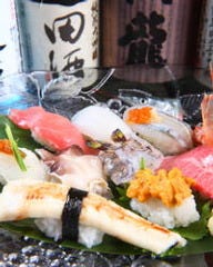 活鮨 魚發（はつ） 神戸三宮_上にぎりは９カンの中にそれぞれの物語がございます。