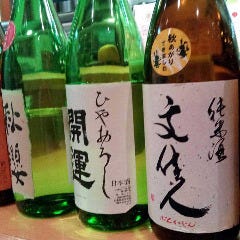 活鮨 魚發（はつ） 神戸三宮_【神戸牛のお供に】
炙り牛には辛口の純米酒がよく合います！しかもぬる燗が◎炙り牛を食べてすぐ、辛口の純米酒のぬる燗で流し込み、そのあと鼻に抜ける感じがなんともいえなくいい、おすすめです。あて(お造り)にも出来ます。
