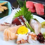 四季折々の味覚を握り寿司や一品で堪能できるコース料理