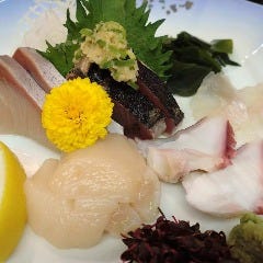 活鮨 魚發（はつ） 神戸三宮_『魚發の賛(さん)のコース』小鉢・お造り・お鮨・味噌汁のシンプルコース 全4品 3,300円
