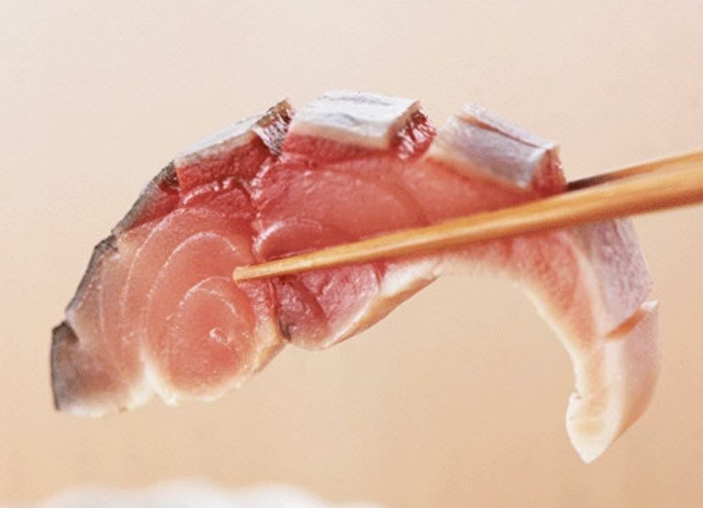 九州の天然旬魚のお造り　真サバや首折れ鯵、金目鯛など　