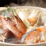 冬季限定で海鮮鍋をご提供しています。その他、お鍋もご用意あり