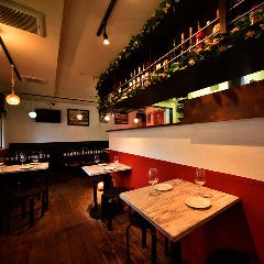 屋台風の店内は 楽しい宴にぴったり！