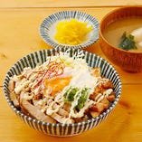 温玉チャーシュー丼