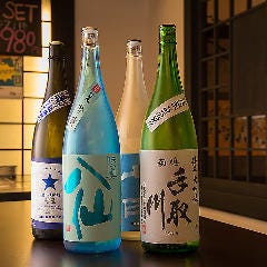 全国各地より季節の地酒 ご用意しております。