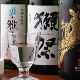 【日本酒】
希少なものから季節ものまで常時60種前後を取り揃え