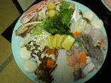 寄せ鍋　　豊富な魚介類と野菜　自慢の味付け出汁でお召し上がり頂く鍋料理