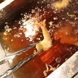 飲める油高級「こめ油」使用の天ぷら！揚げたてしか出しません！ さっぱりとした仕上がりになる米油で揚げる天ぷらです。揚げたてサクサク！空太郎では揚げたてしか出しません！