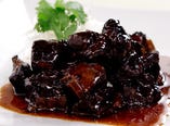 本場の上海ではスペアリブを使用します黒酢の酢豚