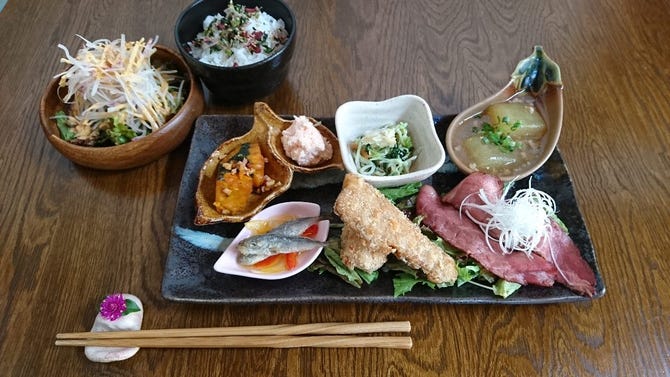 居酒屋食堂 きまぐれキッチンなないろ 富士市 居酒屋 ぐるなび