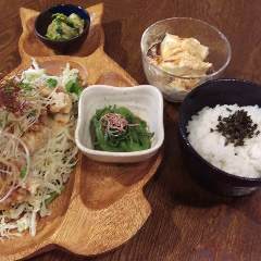 居酒屋食堂 きまぐれキッチンなないろ