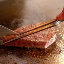 ステーキに鮮魚のソテーを楽しめる「鉄板焼ランチコース」
