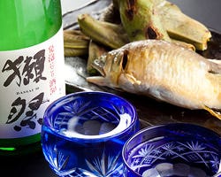 旬の食材を使った自慢の料理
魚に合う日本酒を厳選してます