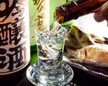 毎日仕入れる新鮮な魚介に合う
厳選した日本酒と焼酎が自慢！