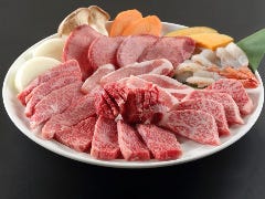 「弁慶」上質なお肉を中心に盛り込んだ本格的な盛り合わせ