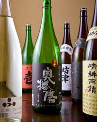 オススメはやはり日本酒、
厳選してご用意しています。