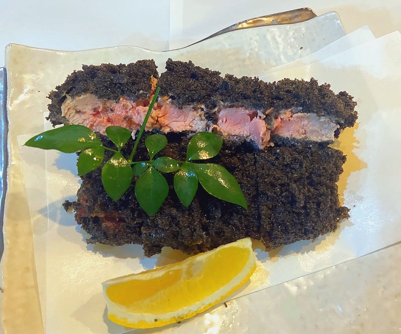天文館通駅で美味しい黒豚とんかつを食べられる『黒福多』の「黒ヒレカツ」の写真