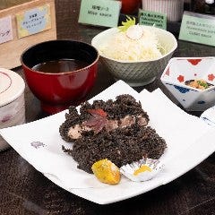 黒かつヒレランチ