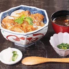 かつ丼（小鉢・赤だし・漬物付）