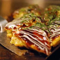 本場大阪のふんわり食感のお好み焼きを飲み放題と共に◎