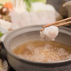 夏でも涼しげでコクのある不思議鍋!黄金スープはコラーゲン満載