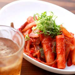 韓国のトッポギをコチュジャンで炒め煮ました