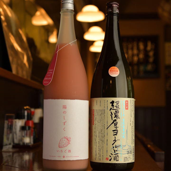 日本酒ベースのイチゴとヨーグルトのお酒は、女性にも人気