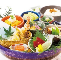 大名御膳や焼き魚御膳など各種御膳、海鮮丼が人気です
