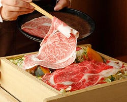 野菜たっぷりなせいろの上に
上質なお肉をのせて蒸します