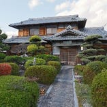【和情緒】
季節の移ろいとともに表情を変える趣ある日本家屋