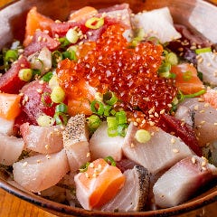 【海鮮バラちらし】本日水揚げされた鮮魚をちらしでご提供。