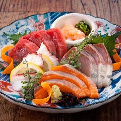 本マグロ入り!刺身五点盛り合わせ…わんに来たらコレ!