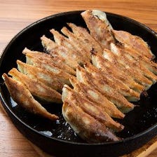 多種多様！自慢の餃子を味わい尽くす