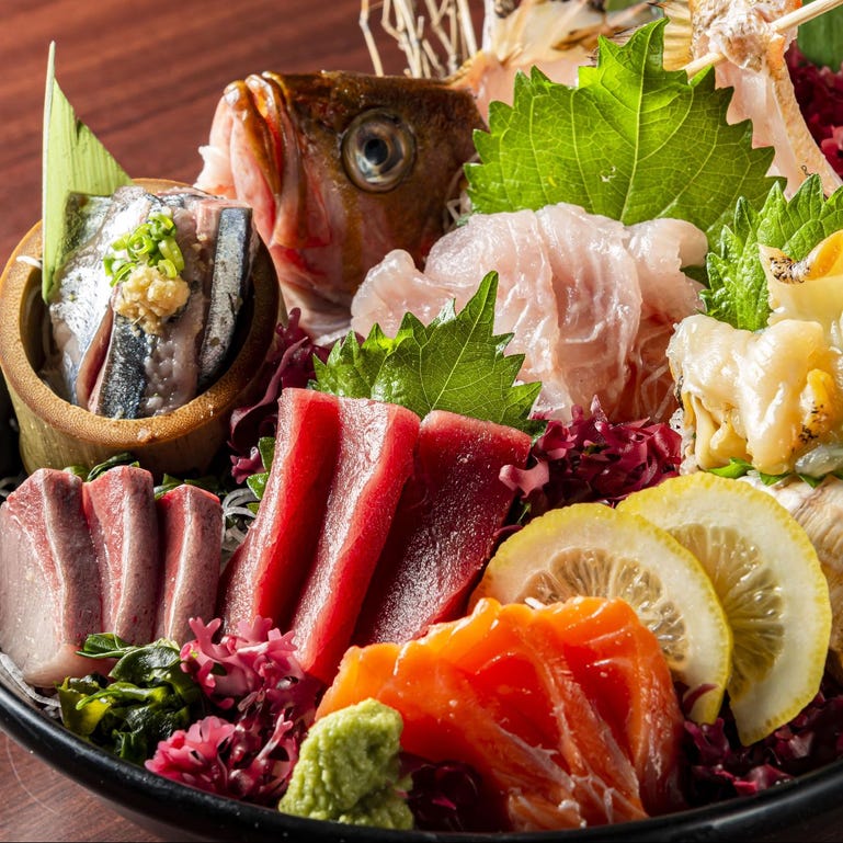 朝採れ鮮魚×炉端焼き×地鶏×餃子 あきら_豪華刺し盛りが堪能できるご宴会コースあり◎