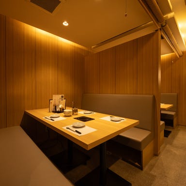 和牛すき焼き しゃぶしゃぶ 食べ放題 豚匠 なんば邸_ソファー席