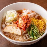 〆のメニューで一番人気の「牛繁風・盛岡冷麺」