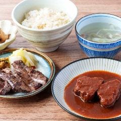定食は種類豊富に、飽きることなくお選びいただけます。