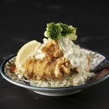 牛もつ鍋、一口餃子、チキン南蛮など九州のうまかもんが満載！