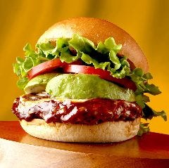 KUA&rsquo;AINA 横浜ベイクォーター店_BBQアボカドバーガー